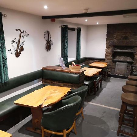Y Giler Arms Hotel Pentrefoelas Buitenkant foto